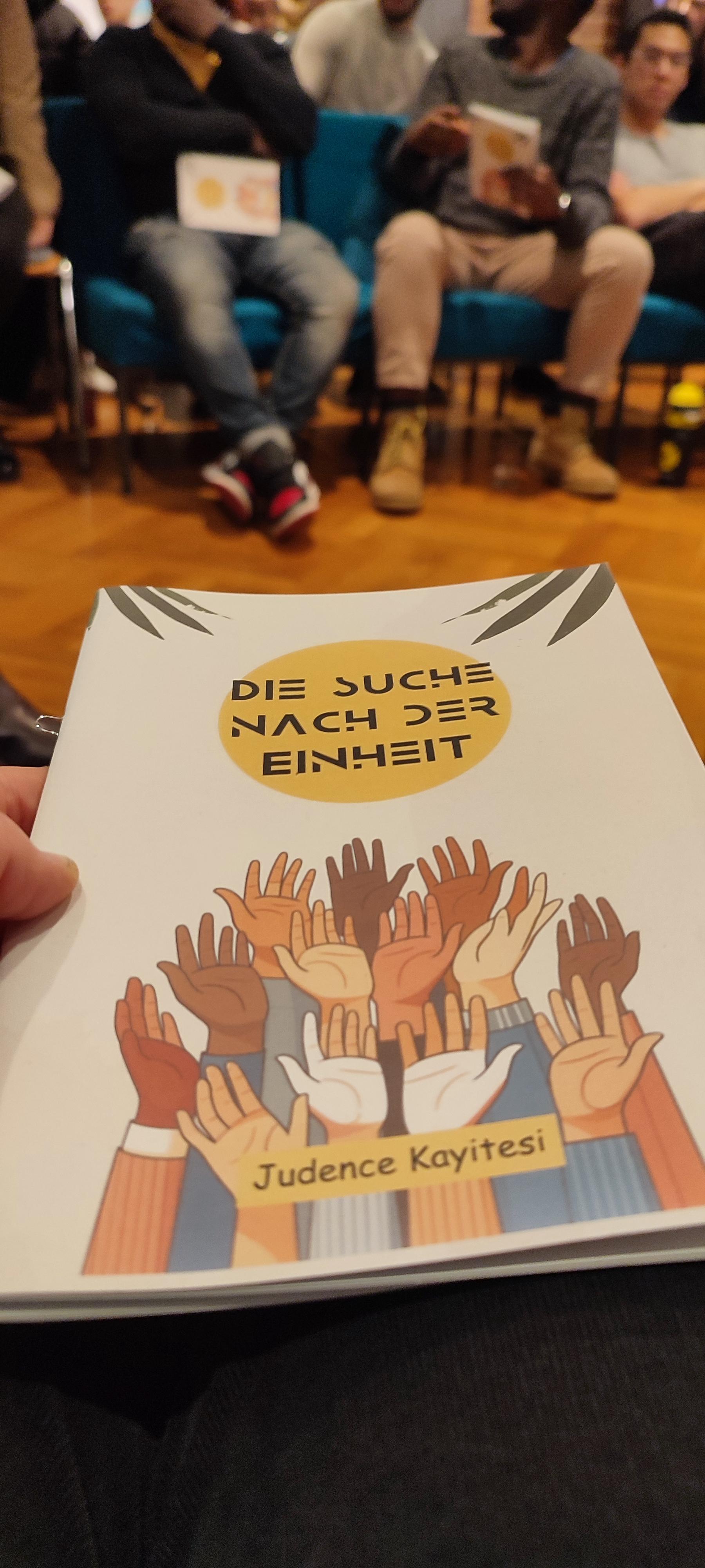 Das Buch "Suche nach der Einheit" im Einsatz bei einer Lesung mit Studierenden